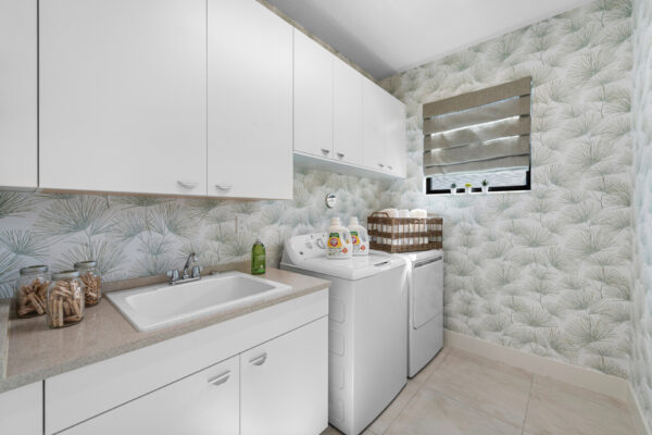 APX 505 Lynx Laundry Wide